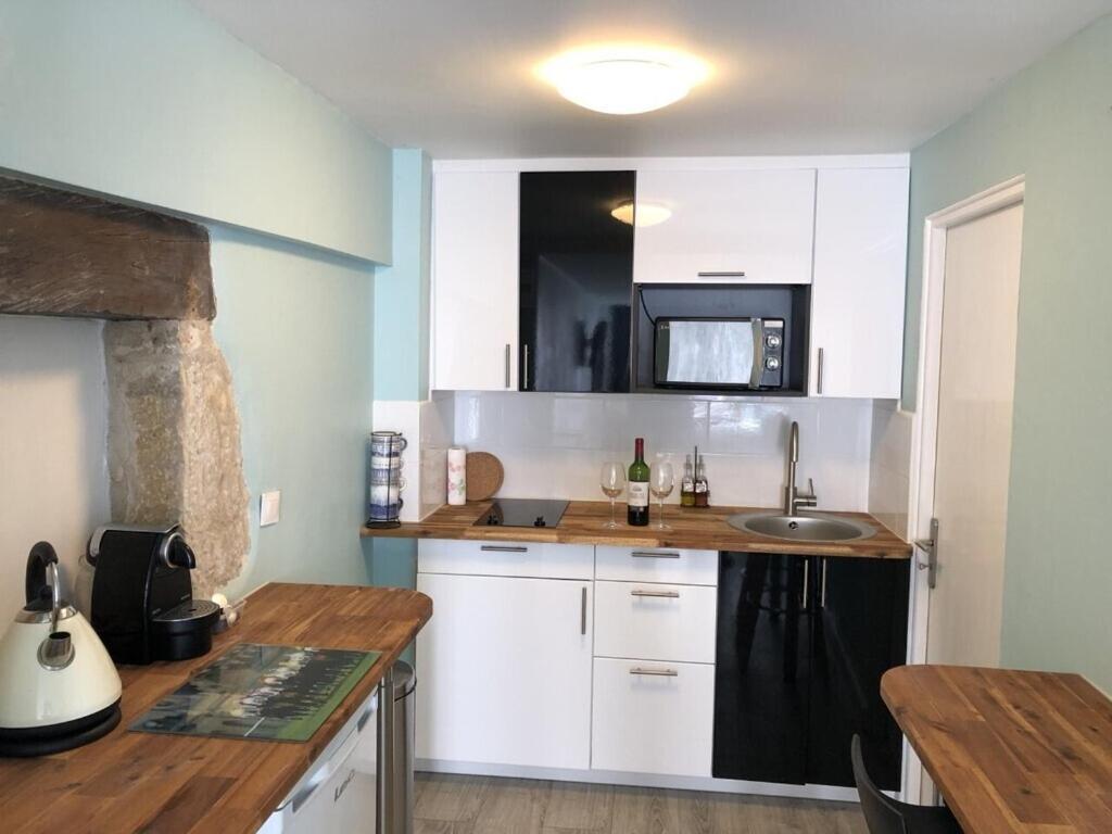 Blacksmiths Apartment In Blanzay - 1 Bed 外观 照片