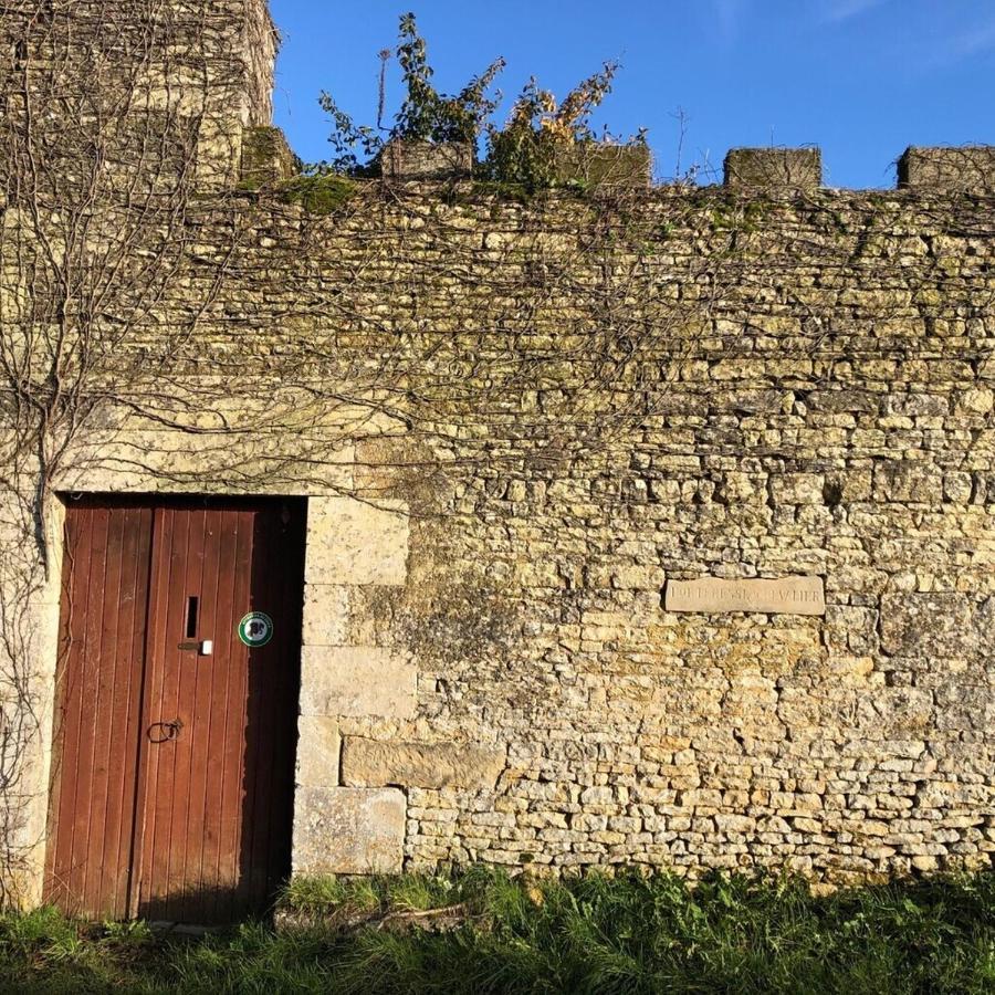 Blacksmiths Apartment In Blanzay - 1 Bed 外观 照片