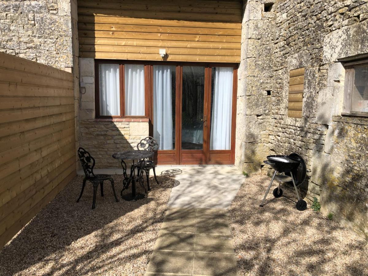 Blacksmiths Apartment In Blanzay - 1 Bed 外观 照片